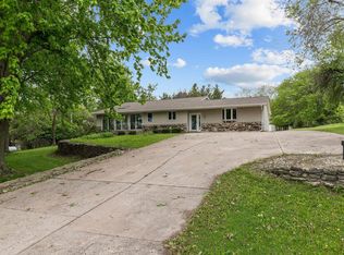 N2873 Hillcrest Dr, Hortonville, WI 54944