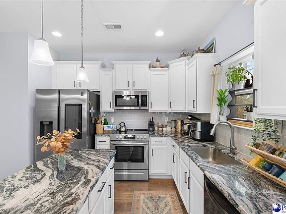 4th image of 403 Dunbarton Ln