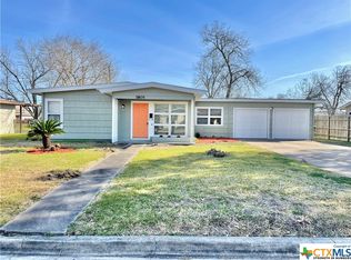 1801 E Locust Ave, Victoria, TX 77901