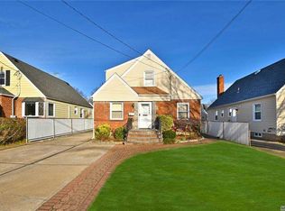 1623 Lincoln Ave, New Hyde Park, NY 11040