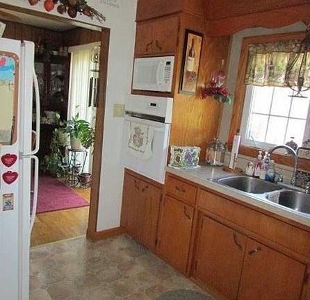 Oak Kitchen with appliances