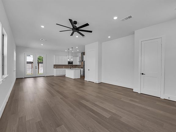 5th image of 3211 Royal Oaks Hollow Ln