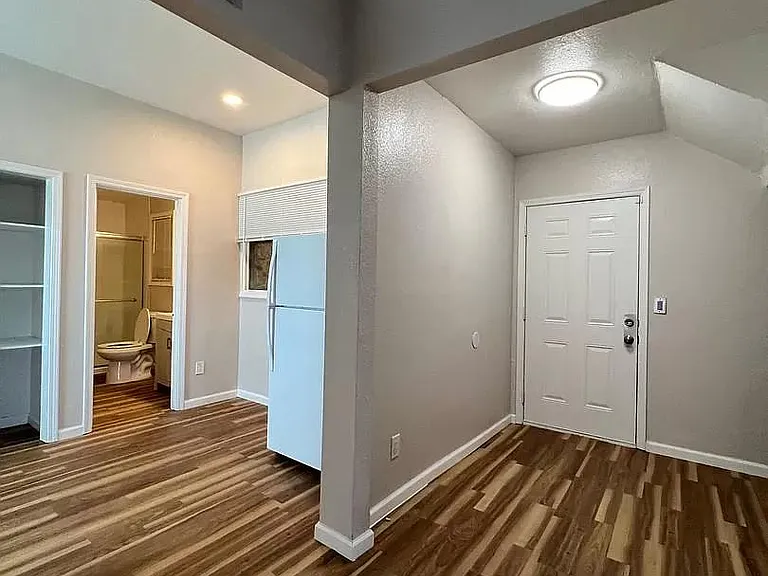 209 E Park St #1 — Photo 3