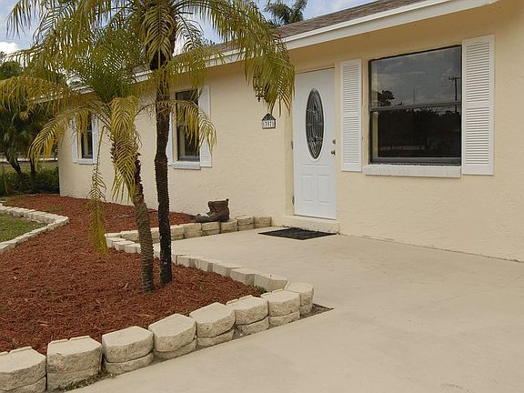 Exterior, New Mulch, Landscaping