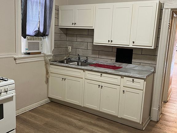 4th image of 3001 Osage St