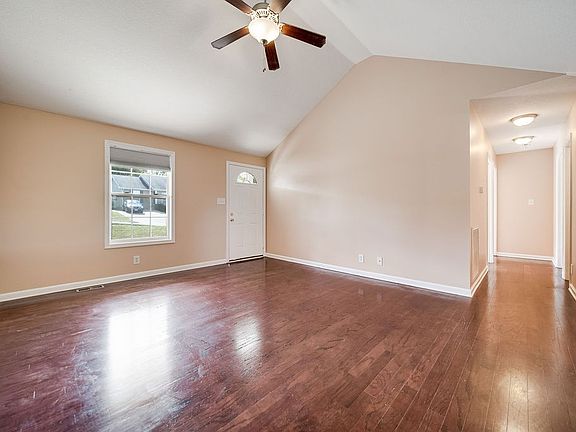 3rd image of 959 Russet Dr