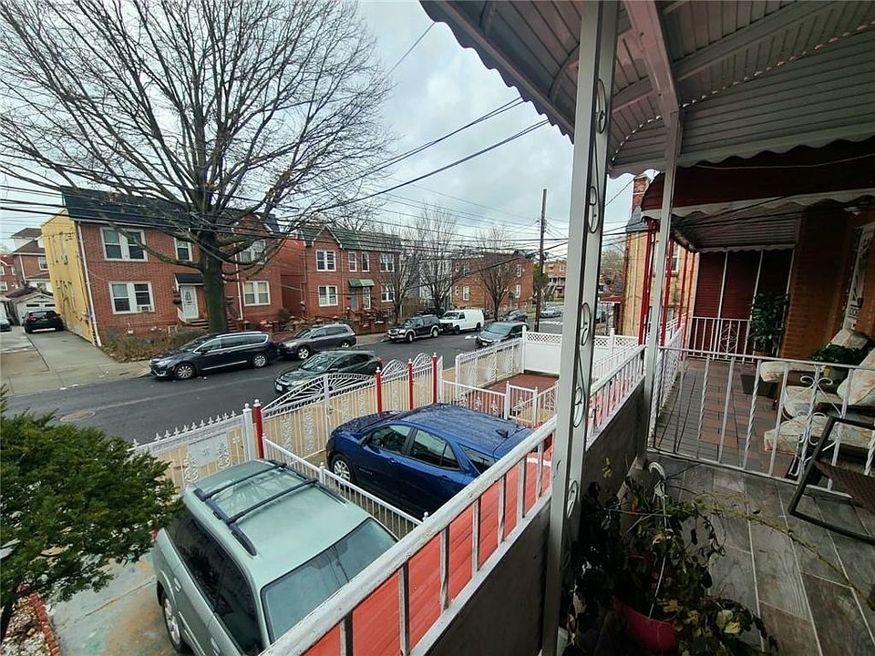 1st image of 950 E 218th Street