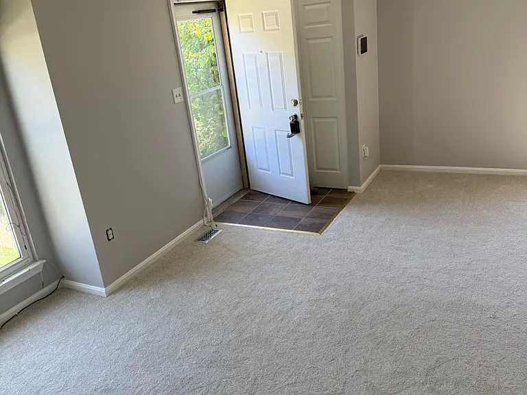 2712 Red Oak Ln — Photo 3