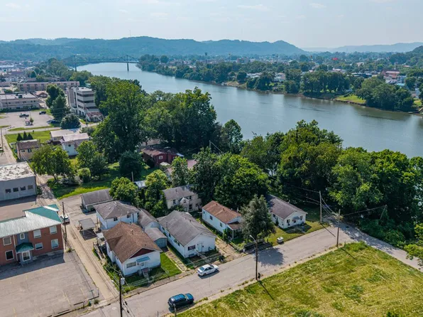 301 McDonald Ave, South Charleston, WV 25309