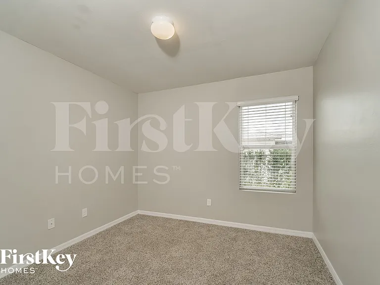 217 NW 9th St — Photo 14
