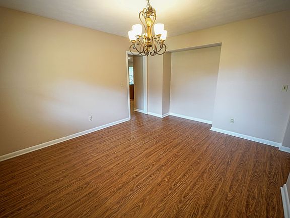 5th image of 410 Gaither Dr