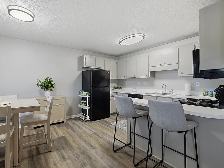 Westpointe Apartments — Photo 10