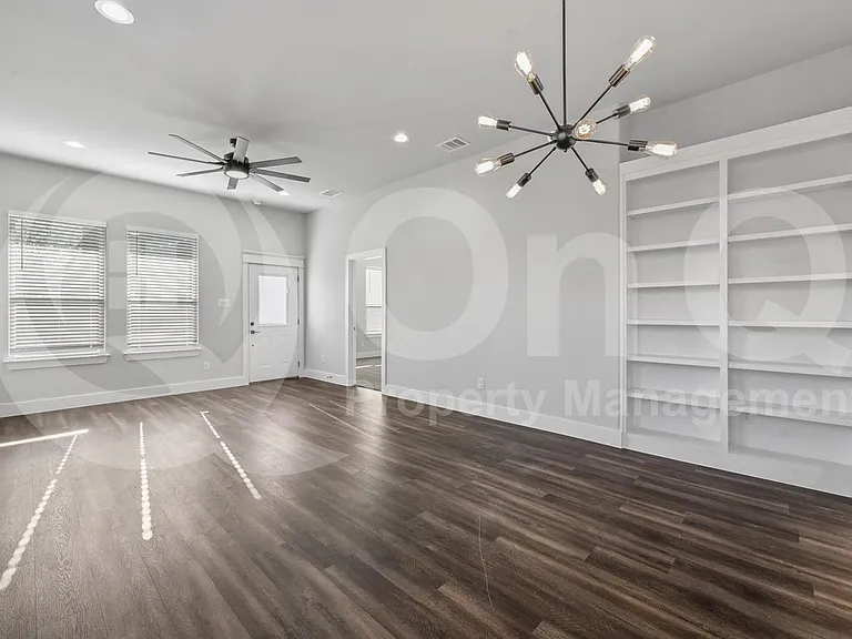 4207 Scarsdale Ln — Photo 9