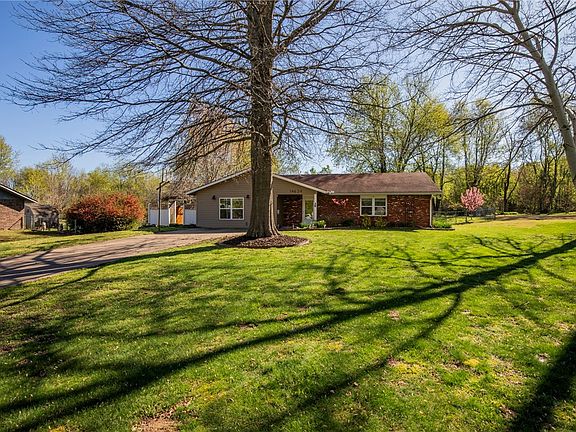 2nd image of 14634 Oakcrest Dr