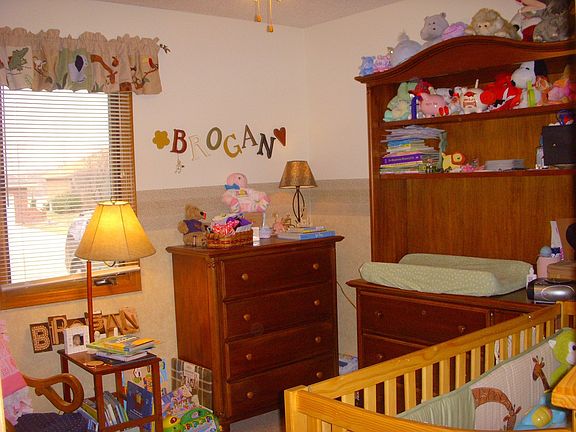 Bedroom number 2 (up)