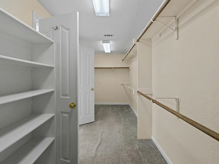 1001 Chickory Ct — Photo 17