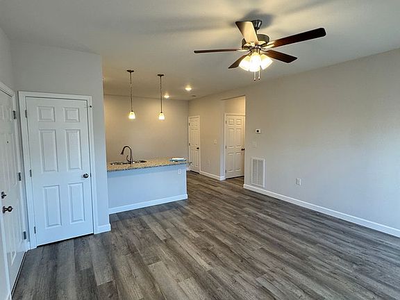 4th image of 313 Hillview Dr #113