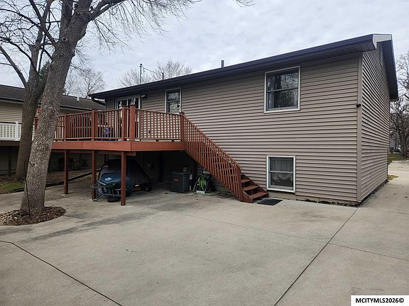 2nd image of 1121 15th St NE