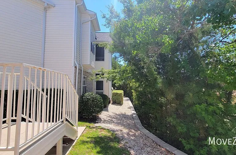 210 Fullford Ln #102 — Photo 32