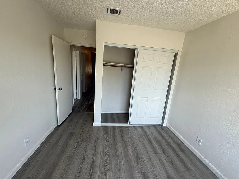 131 Glasgow Way — Photo 55