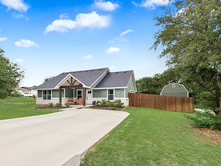 2601 Houston Ct — Photo 3