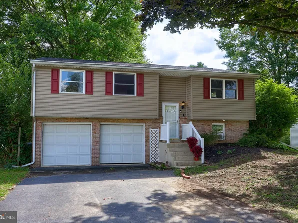 2646 Valley Dr, Lancaster, PA 17603