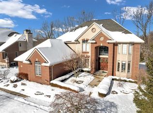 6952 Oakhurst Ridge Rd, Independence, MI 48348