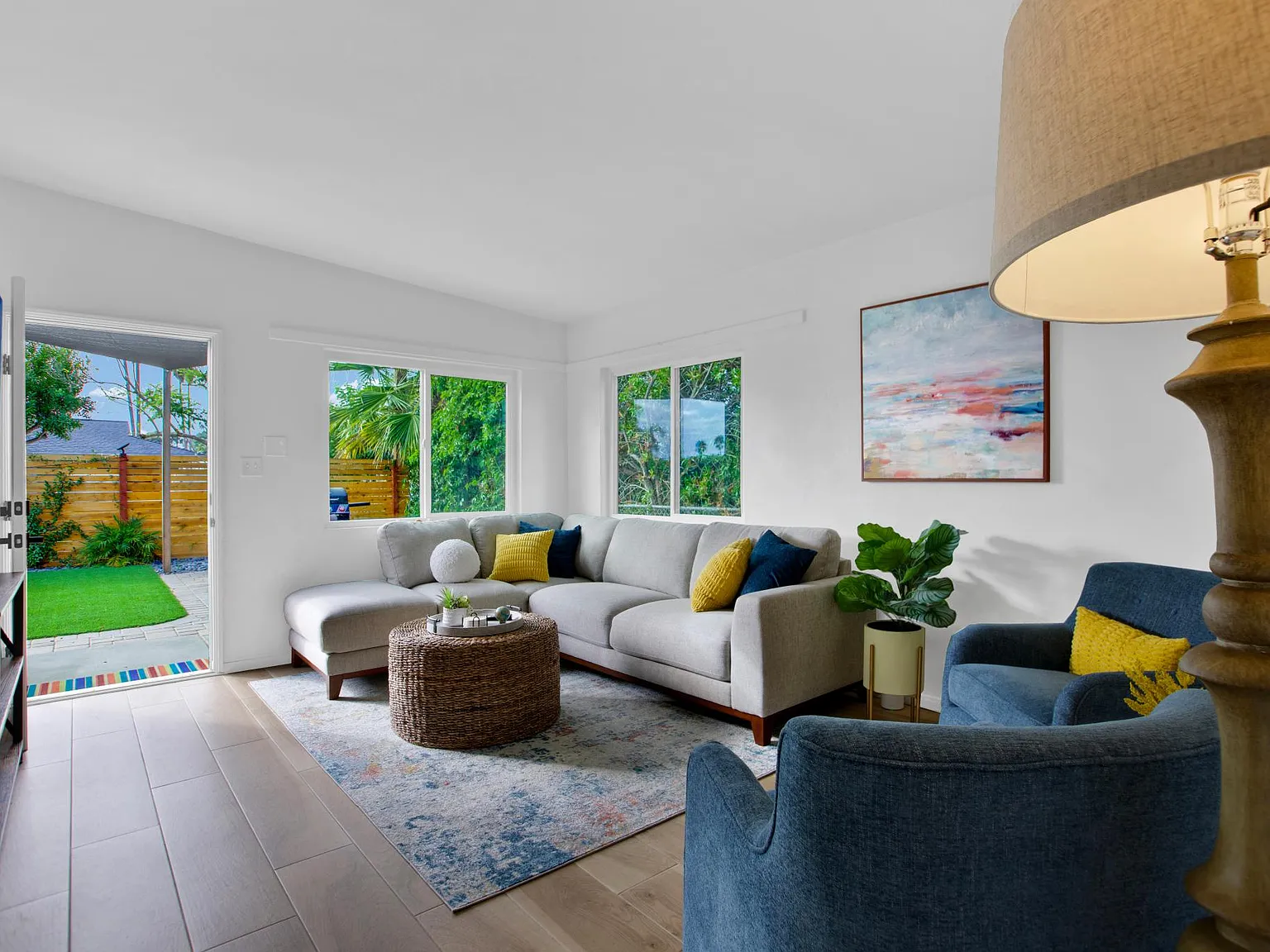 1153 Aloha Dr — Photo 3