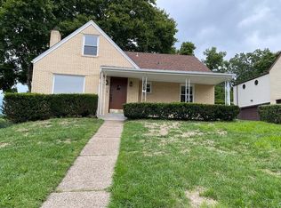 14 Solar Dr, Ambridge, PA 15003