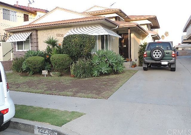 1st image of 12230 Manor Dr