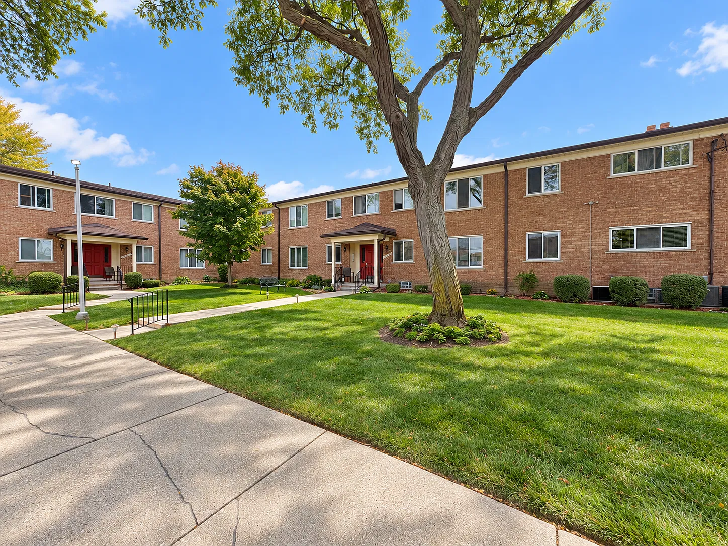 2 bed, 1.5 bath, 860 sqft, $1,700 — Photo 3