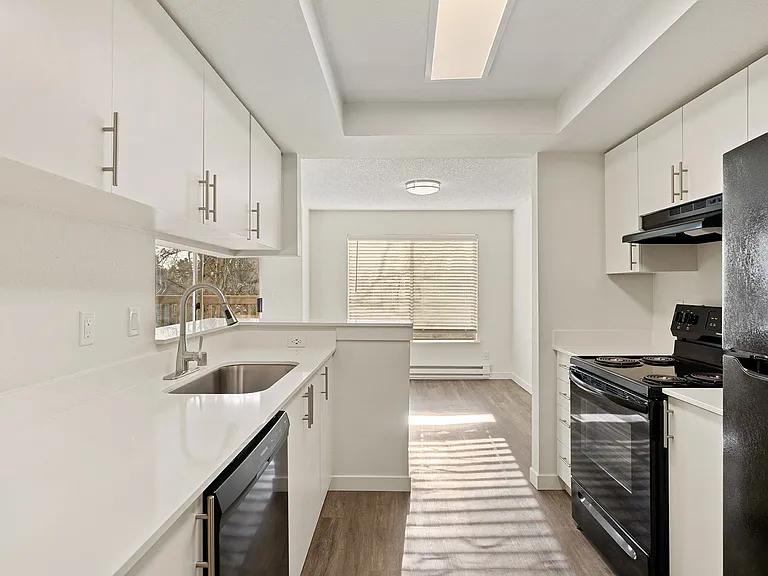 Pointe East — Photo 22