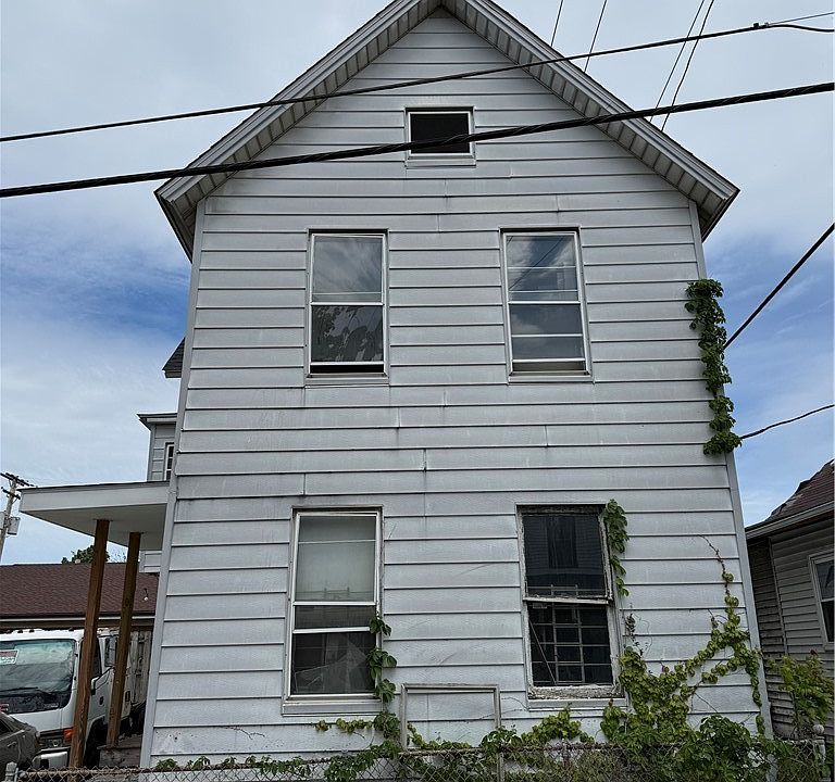 1st image of 1517 E 33rd St