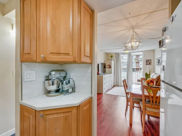 9977 Shore Road image 8 of 27