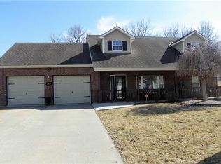 3812 Wheatridge Dr, Saint Joseph, MO 64506