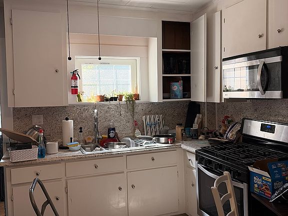 2nd image of 23 Leonard St