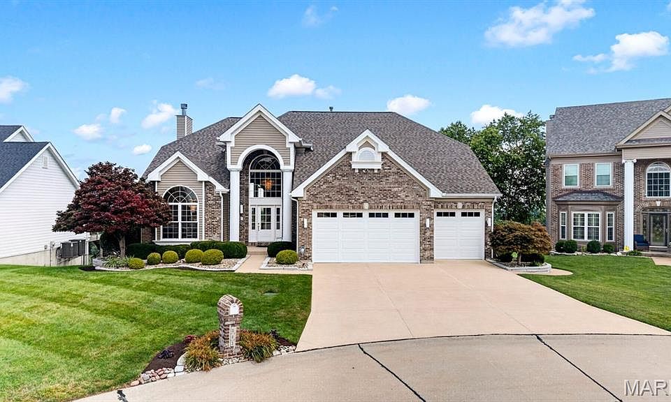 1st image of 343 Bluff View Cir