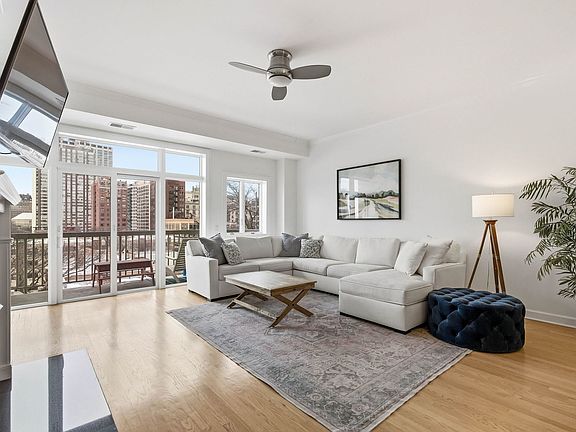 2nd image of 508 W Melrose St APT 6C