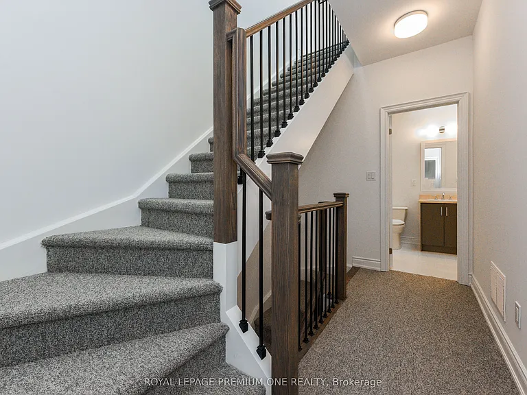 35 Lunar Cres #128 — Photo 21