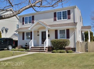 584 Oak Ave, Saddle Brook, NJ 07663