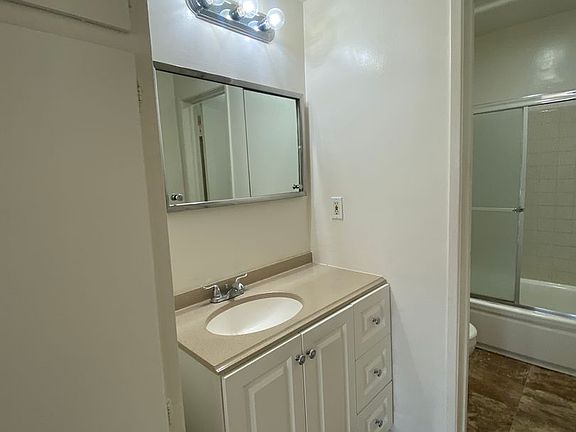 5th image of 434 W Dryden St APT 9