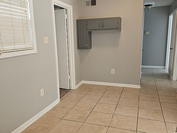 5th image of 5921 Caroline Dr