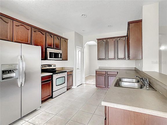 4th image of 2811 Saint Clair St