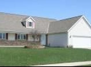 1008 Firethorn Dr, West Bend, WI 53090