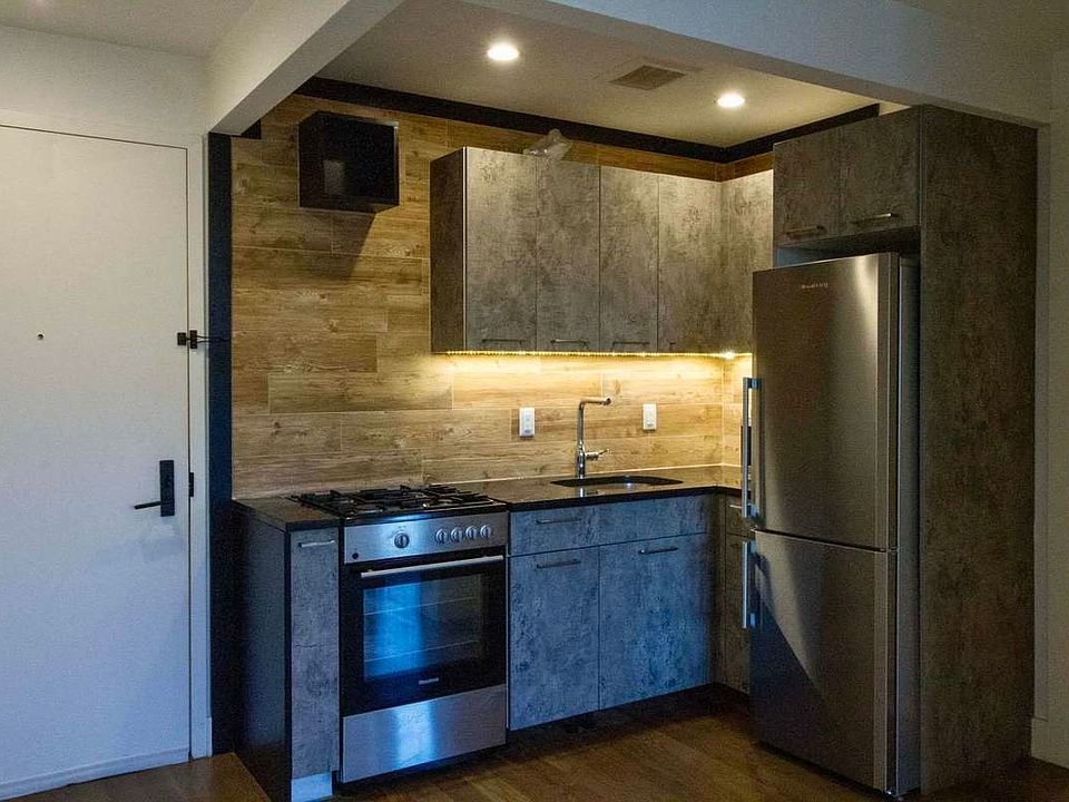 1st image of 826 Saint Johns Pl #F4