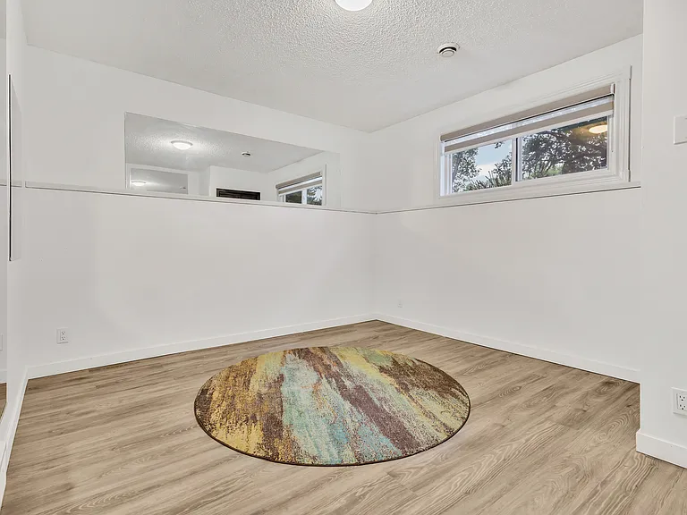 239 Oakview Ave — Photo 13