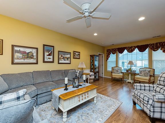 3rd image of 11836 Borhart Dr