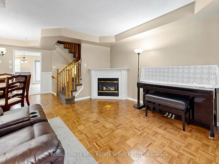 100 Georgian Dr — Photo 8
