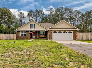 8 Foxfire Ln, Wedgefield, SC 29168