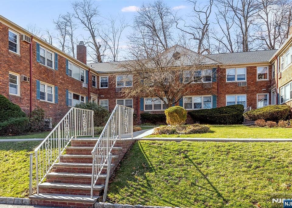 1st image of 24 Hutton Ave APT 35